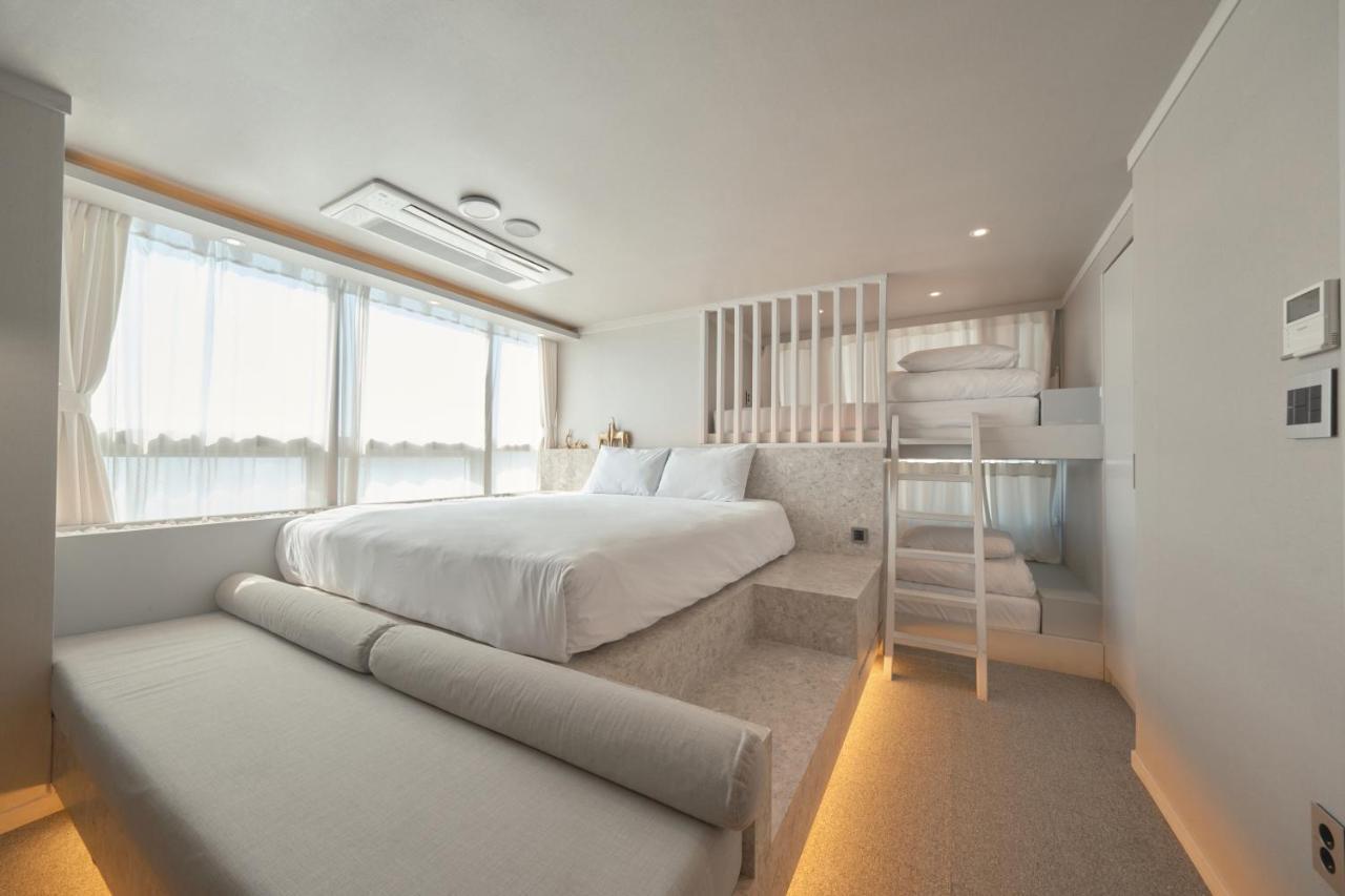 Uh Suite The Haeundae Busan Esterno foto