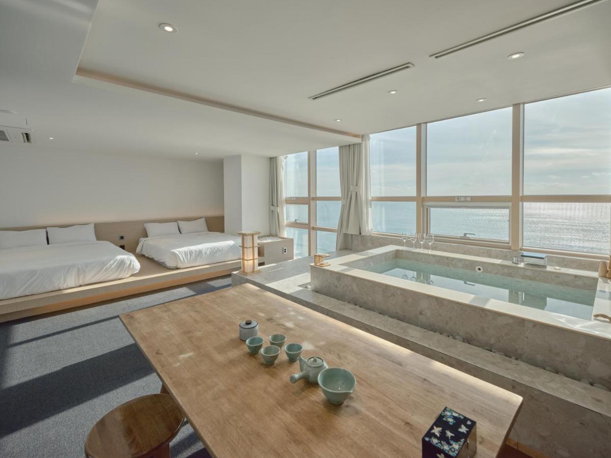Uh Suite The Haeundae Busan Esterno foto