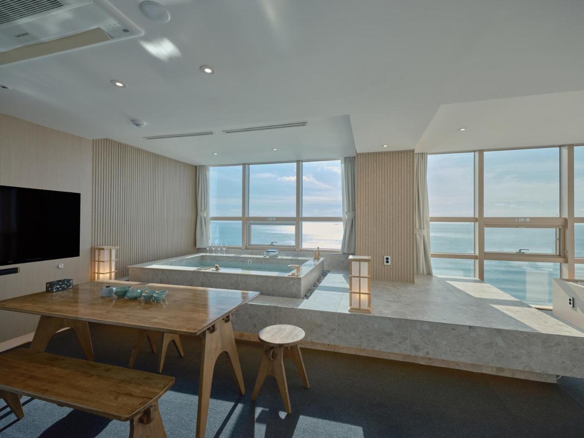 Uh Suite The Haeundae Busan Esterno foto