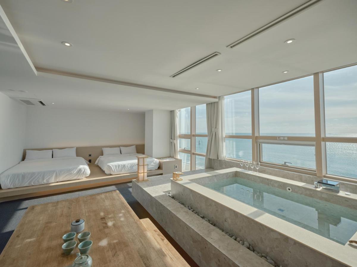 Uh Suite The Haeundae Busan Esterno foto